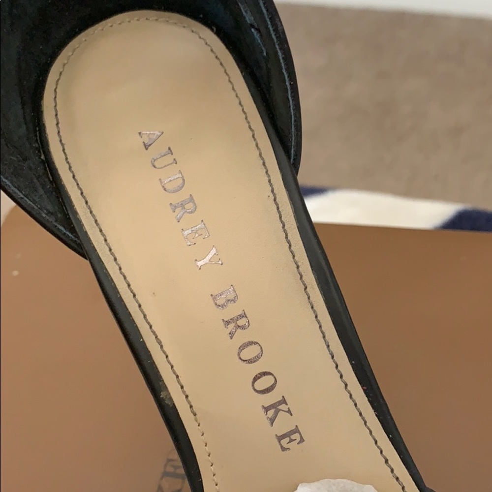 Heels - Picture 4 of 4